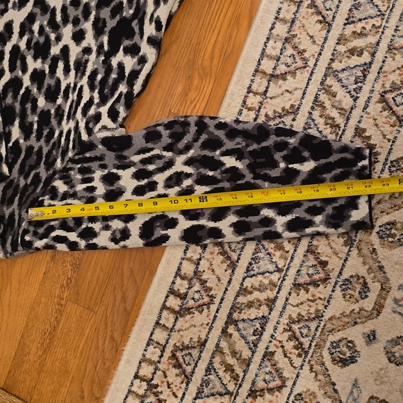 LIZ CLAIBORNE WOMENS PLUS SIZE GRAY/BLACK ANIMAL PRINT FRONT BUTTON SWEATER PXXL - Picture 14 of 16